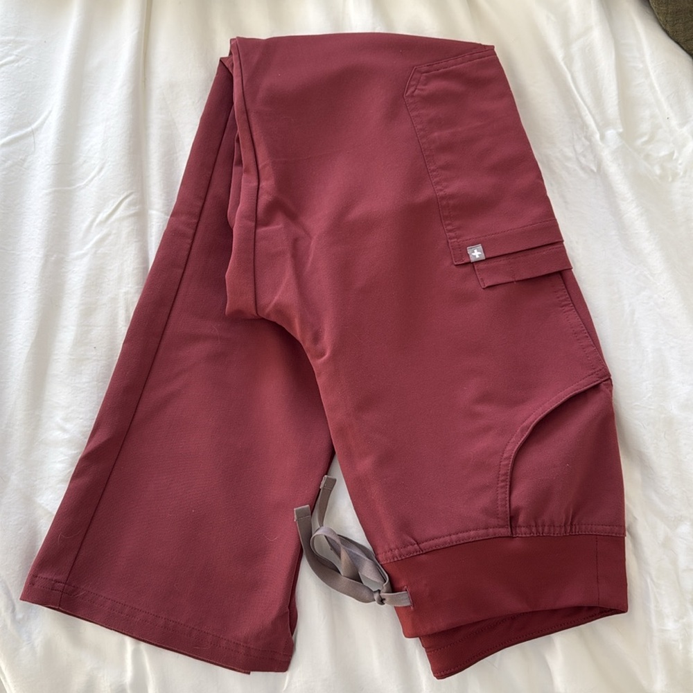 Figs Dark Cherry high waisted Kade scrub pants. Size Small/Tall